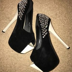BNWOT Peep Toe Pumps
